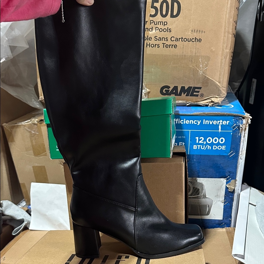 Elegant Black Knee-High Women's Boots
